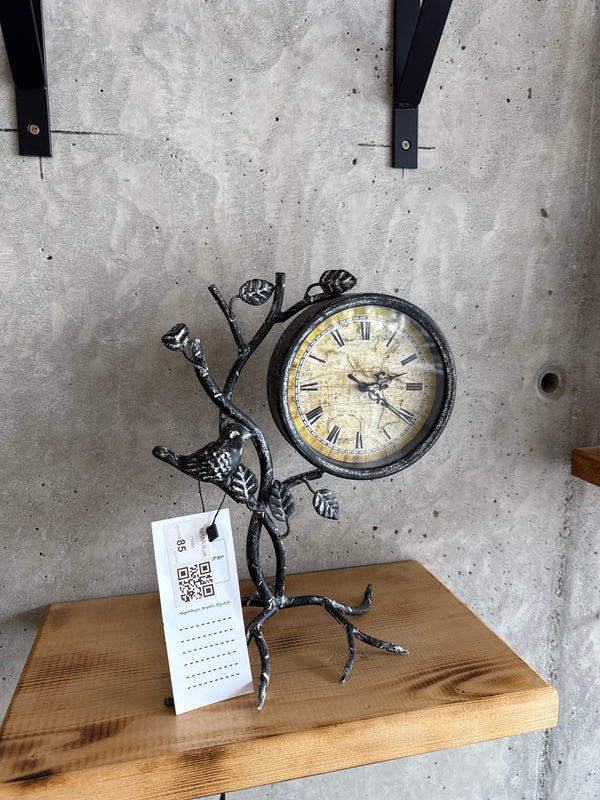 მეტალის მაგიდის საათი