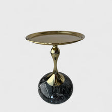 ჟურნალის მაგიდა