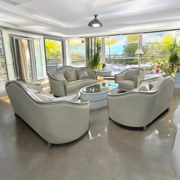 კლასიკური დივანი