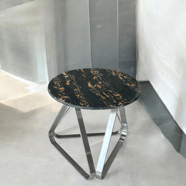 ჟურნალის მაგიდა