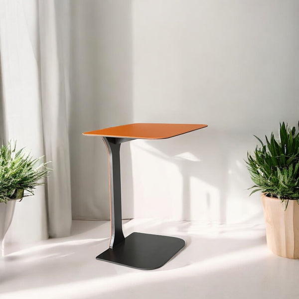 ჟურნალის მაგიდა