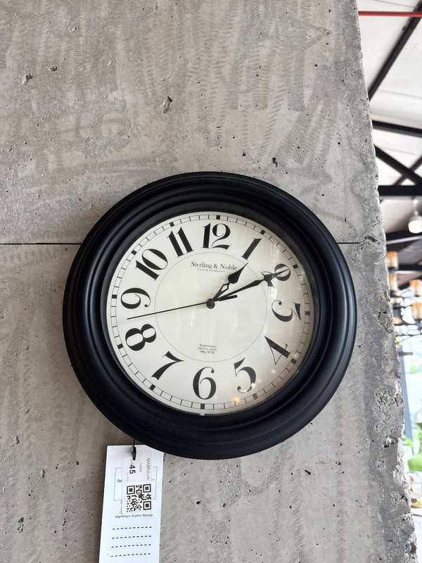 პლასტმასის კედლის საათი