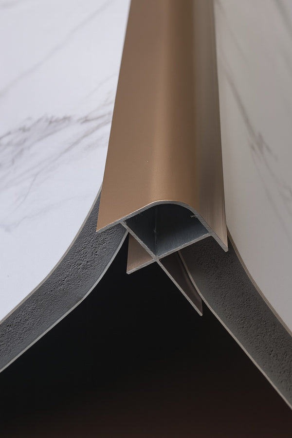 გარე კუთხე ოქროსფერი ოვალი