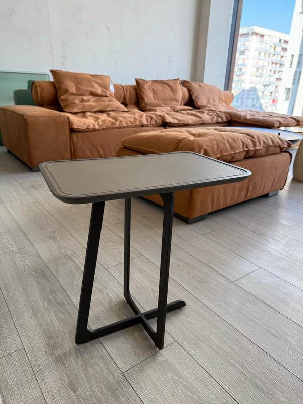 ჟურნალის მაგიდა